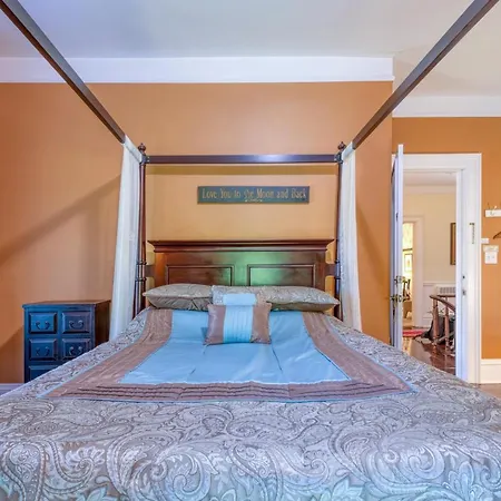 Monroe Manor Inn-3